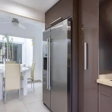 Exclusive Townhouse In Plaza Del Duque Close To The Nyaraló Costa Adeje (Tenerife)