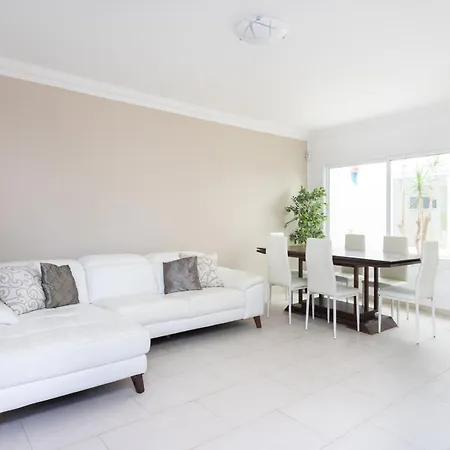 Nyaraló Exclusive Townhouse In Plaza Del Duque Close To The
