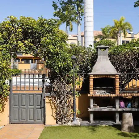 Exclusive Townhouse In Plaza Del Duque Close To The