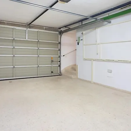 Exclusive Townhouse In Plaza Del Duque Close To The אדחה