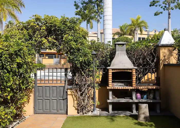 Exclusive Townhouse In Plaza Del Duque Close To The