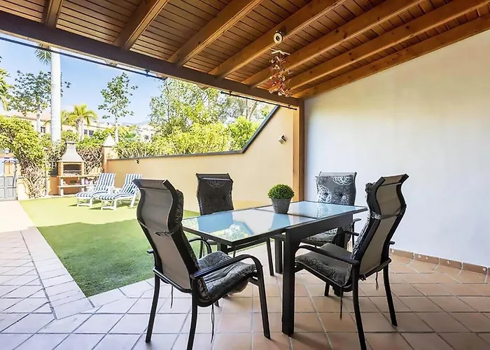 Casa vacanze Exclusive Townhouse In Plaza Del Duque Close To The *