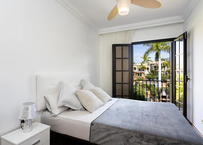 Exclusive Townhouse In Plaza Del Duque Close To The