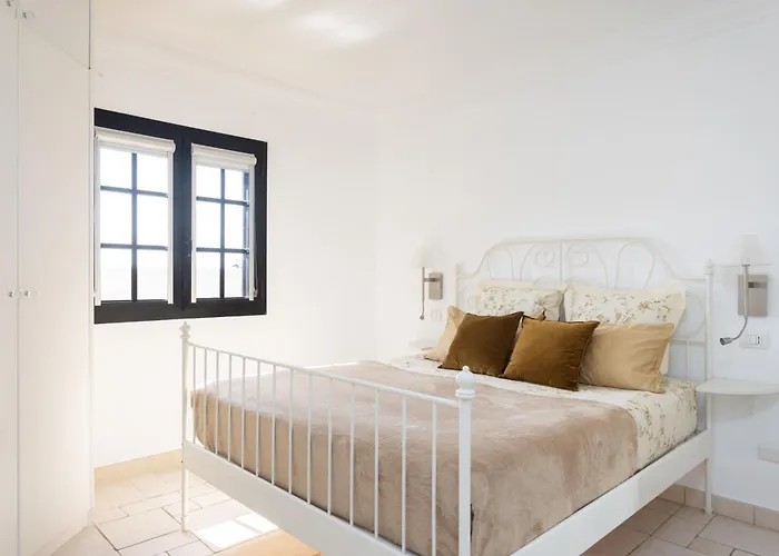 Будинок відпочинку Exclusive Townhouse In Plaza Del Duque Close To The *