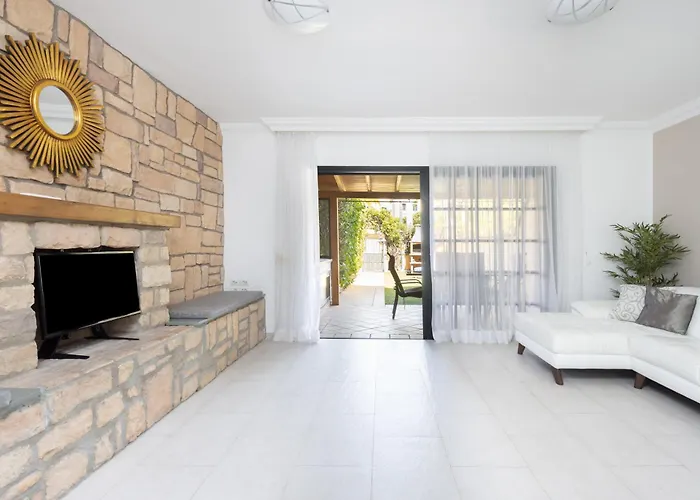 Будинок відпочинку Exclusive Townhouse In Plaza Del Duque Close To The